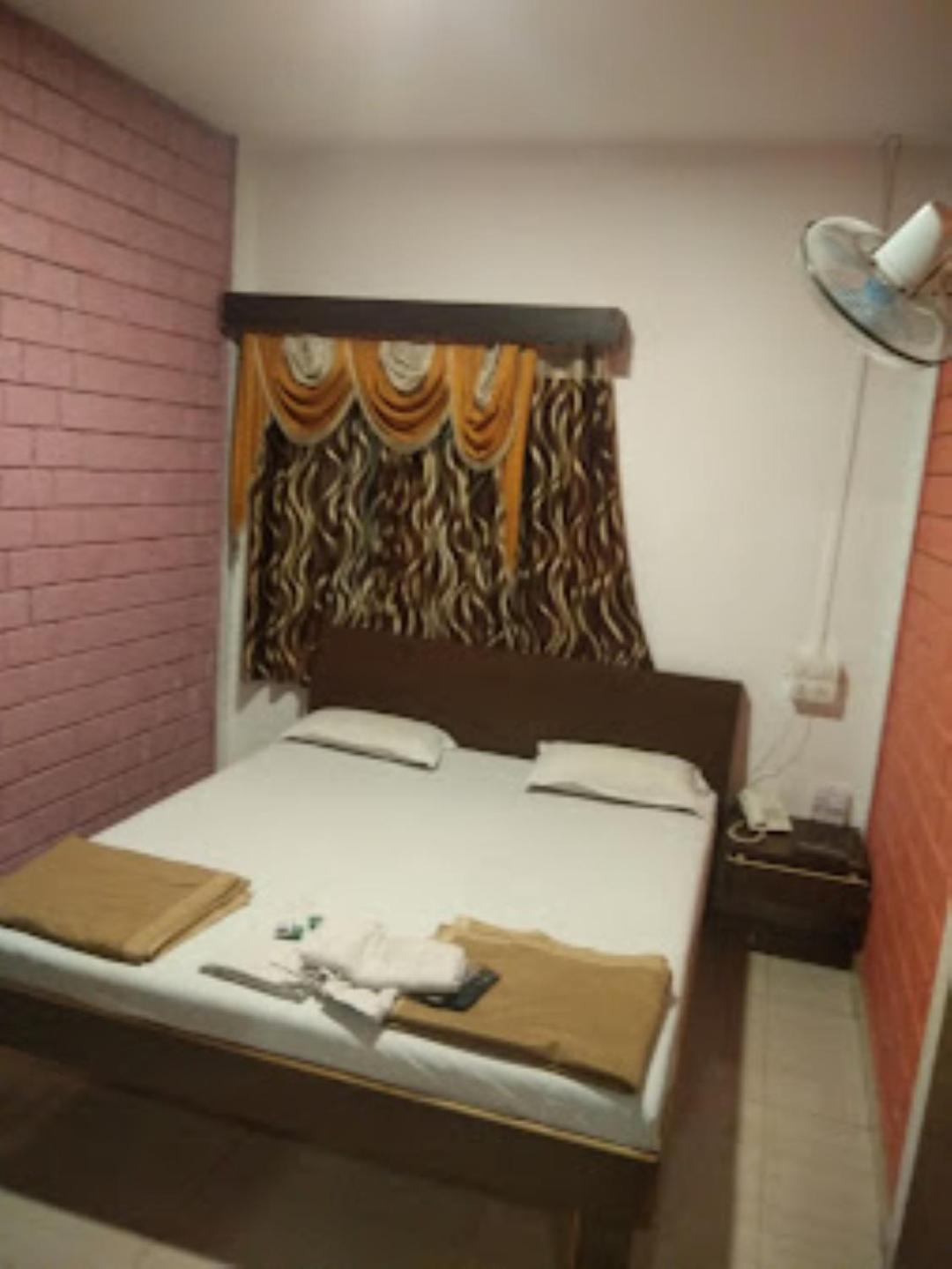 Hotel Maratha Palace,Satara Dış mekan fotoğraf