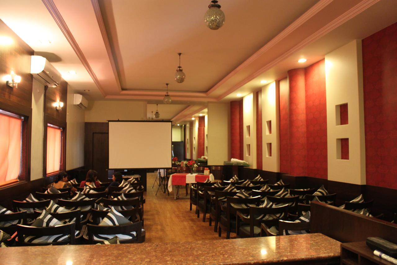 Hotel Maratha Palace,Satara Dış mekan fotoğraf