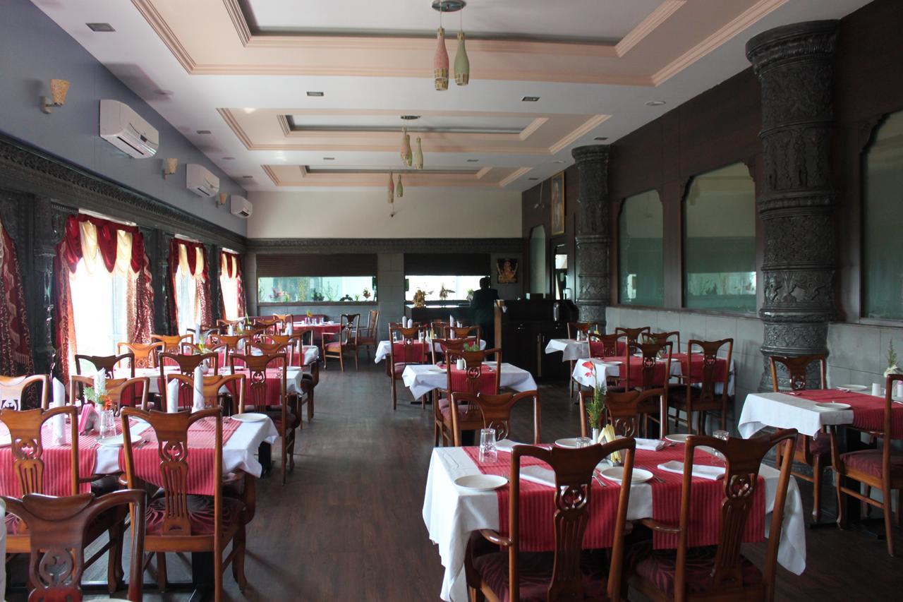 Hotel Maratha Palace,Satara Dış mekan fotoğraf
