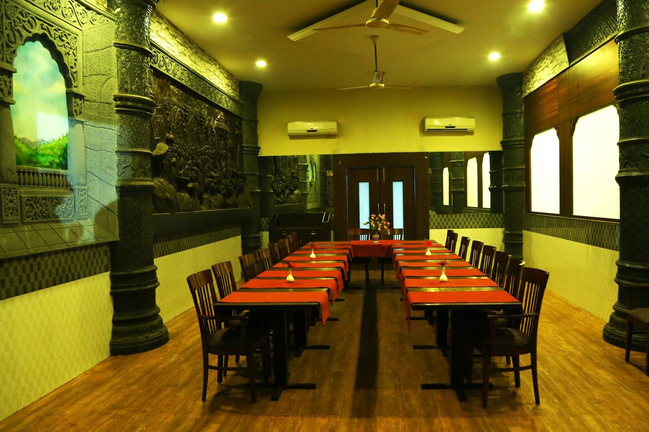 Hotel Maratha Palace,Satara Dış mekan fotoğraf