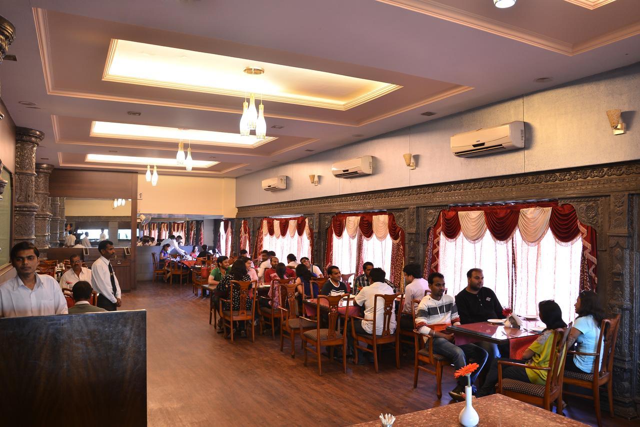 Hotel Maratha Palace,Satara Dış mekan fotoğraf