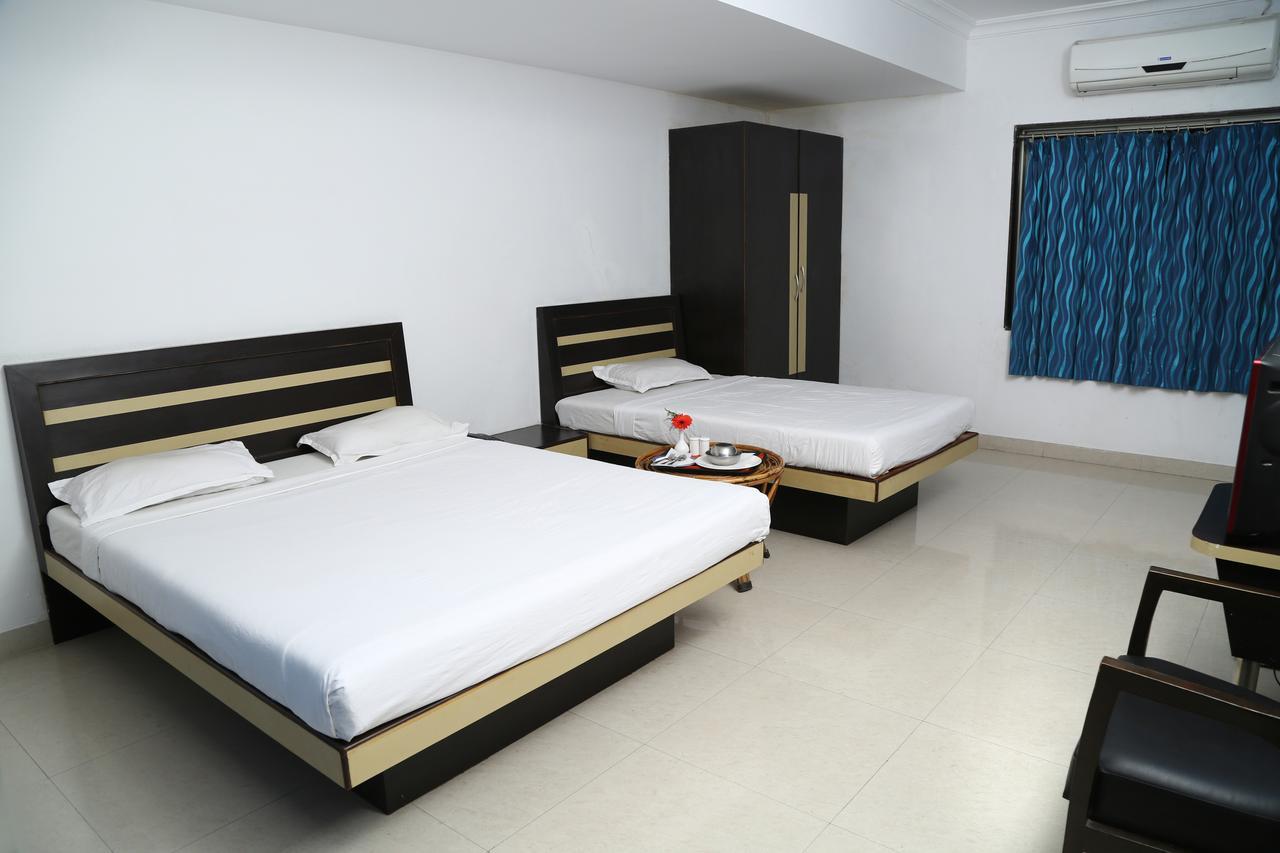 Hotel Maratha Palace,Satara Dış mekan fotoğraf